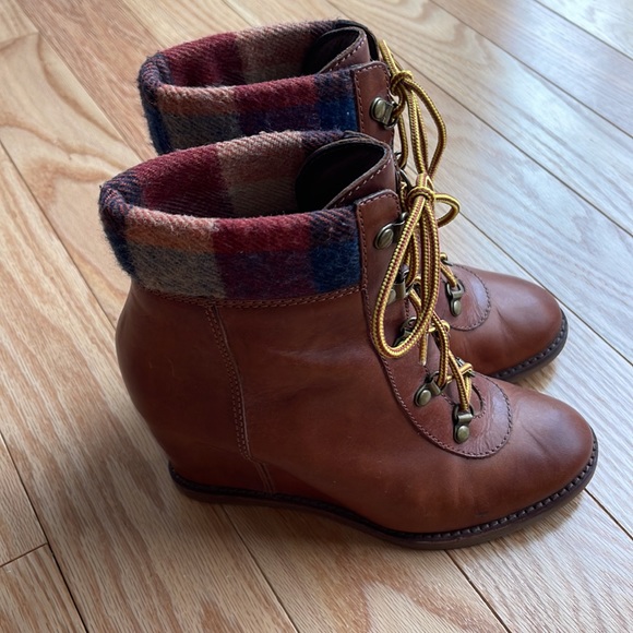 JOHNSTON & MURPHY LADIES WEDGE FASHION BOOTS. LUMBERJACK HIKING STYLE. - Picture 2 of 7